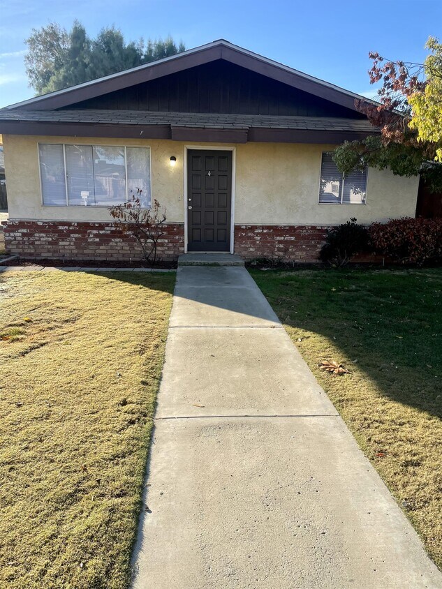 223 E Harding Ave Unit 4, Bakersfield, CA 93308 Room for Rent in