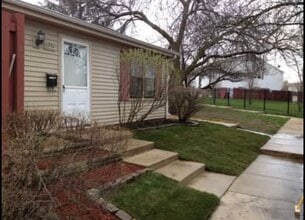 Building Photo - 1950 Hancock Dr