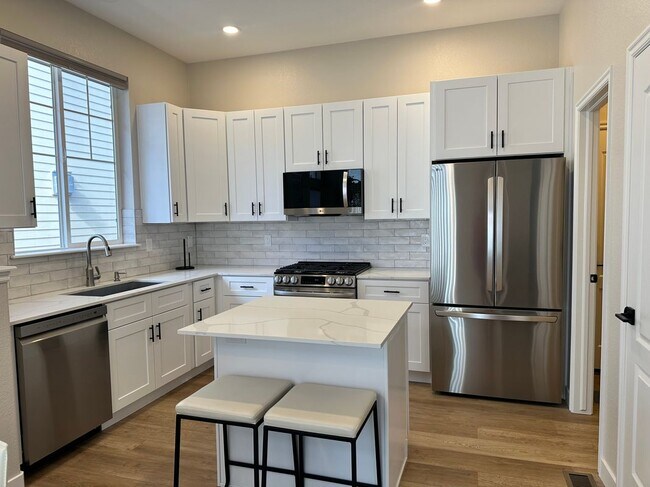 Building Photo - 10592 Pearlwood Cir