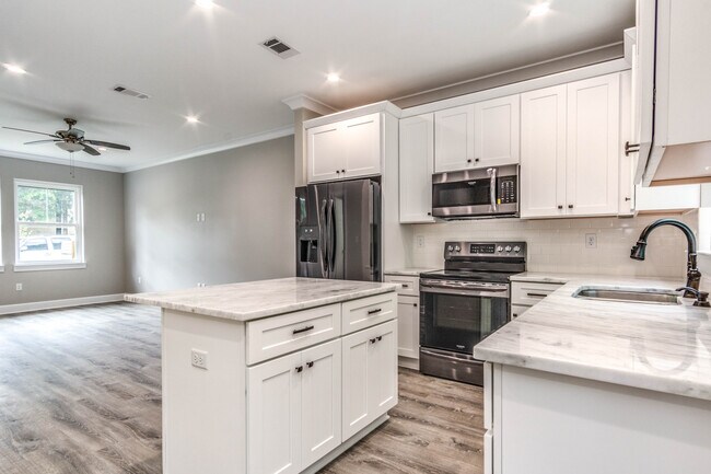 Kitchen/Dinning - 205 Walton Ave