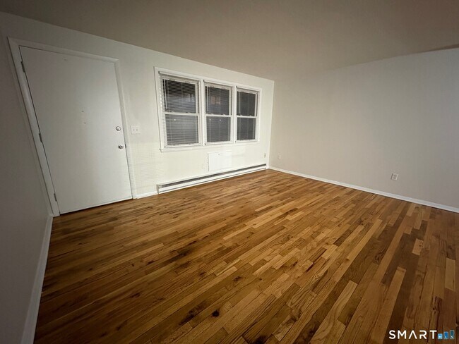 Foto del edificio - 43 Hiltbrand Rd