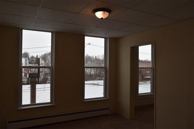Building Photo - 540 Factory St