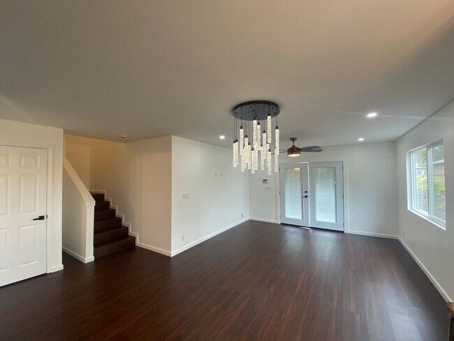 Foto del edificio - 3BR/2BA Two-Story Home in Ainaloa – Fenced & Gated