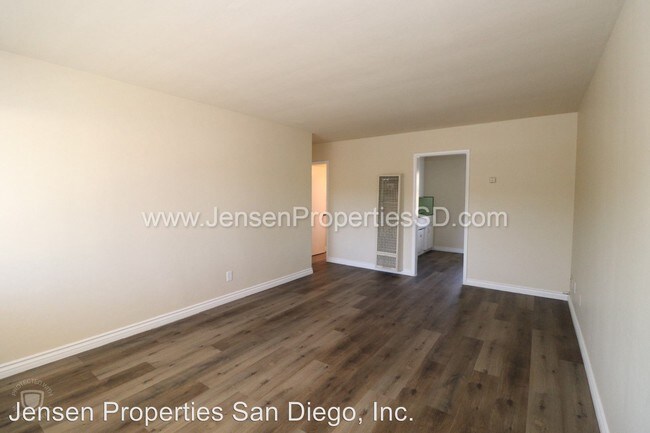 Foto del edificio - 7376-7392 University Ave
