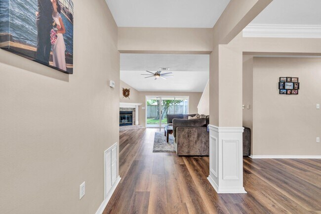 Foto del edificio - 4559 Castlewood Ln
