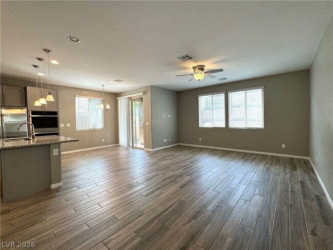 Foto del edificio - 12545 Skylight View St