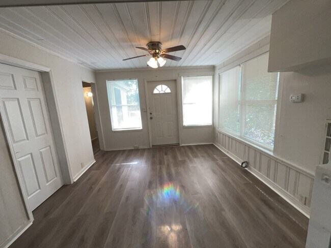 Foto del edificio - 1409 S Westmoreland Dr