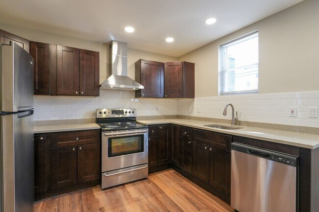 Foto del edificio - Amazing newly redone large 3 bedroom