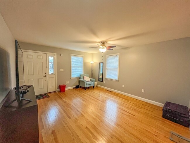 Building Photo - 20 Russell St