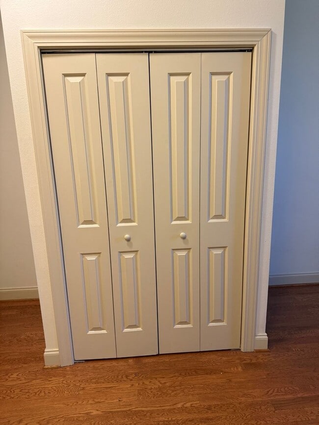 Building Photo - 705 Maple St