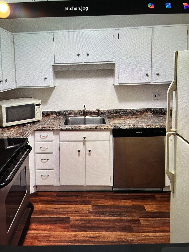 Building Photo - 147 Milk St