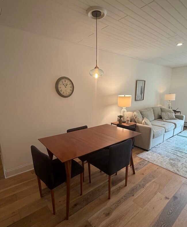 Foto del edificio - 5627 Green Circle Dr