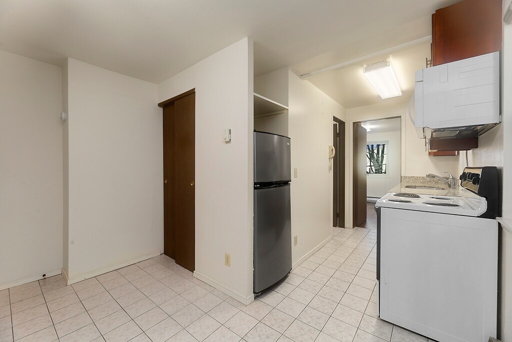 Primary Photo - 4230 8th Ave NE