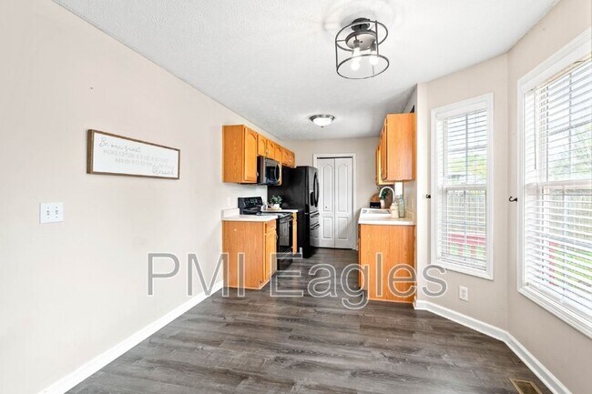 Building Photo - 2766 Ann Dr