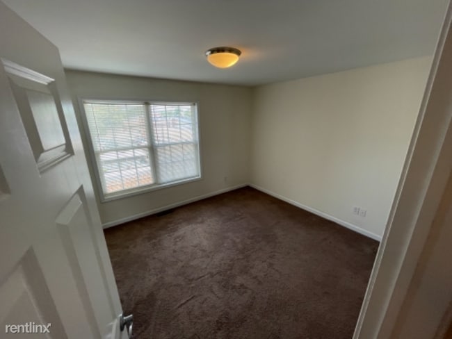Building Photo - 2 br, 1.5 bath Townhome - 1003 Barrett St