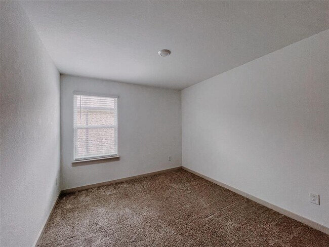 Foto del edificio - 8015 Black Forest Ln
