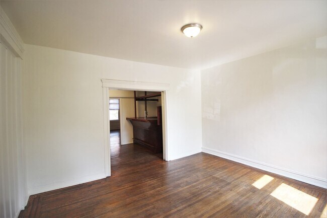 Foto del edificio - 3212 N Calvert St