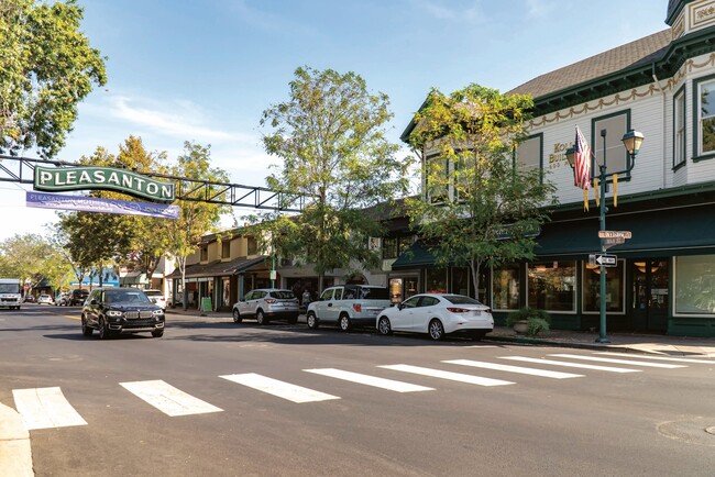 Foto del edificio - Pleasanton Place