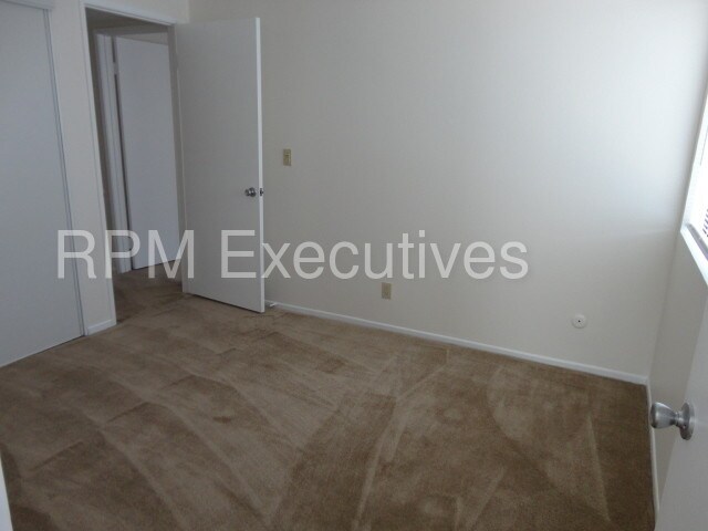 Building Photo - 27121 Crossglade Ave