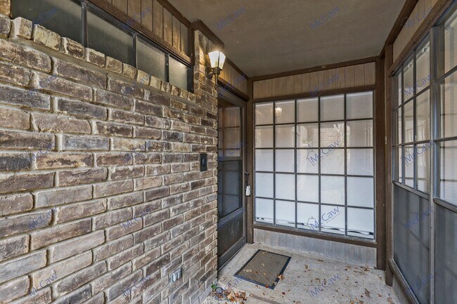 Foto del edificio - Coming Soon! Beautiful 2/2/2 Townhome in G...