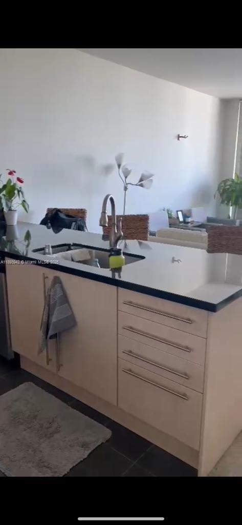 Foto del edificio - 79 SW 12th St