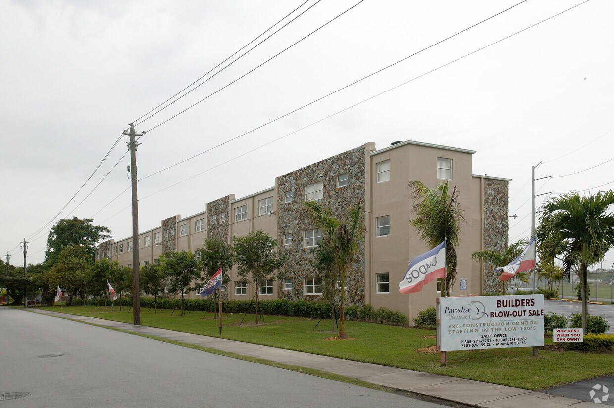Paradise At Sunset Apartments in Miami, FL