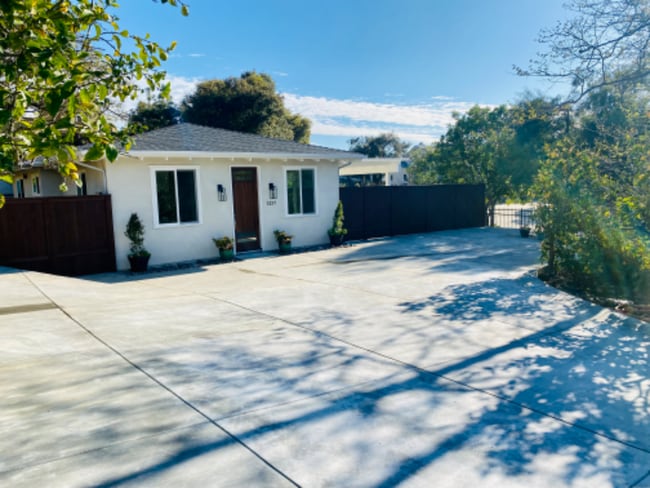 Building Photo - 3237 Lone Hill Ln