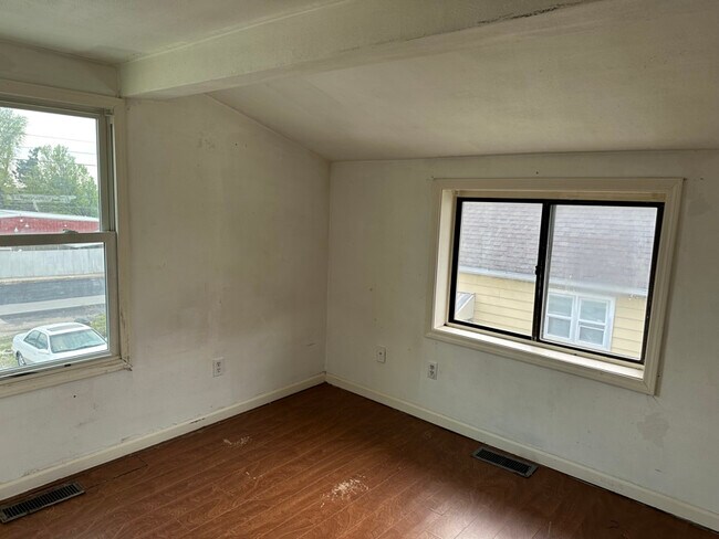 Foto del edificio - 623 E Lake Ave