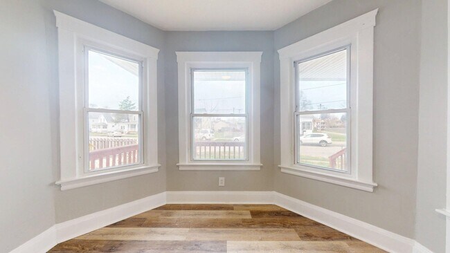 Foto del edificio - Lorain/W.73 neighborhood, updated 3 bed/1 bath single family house.