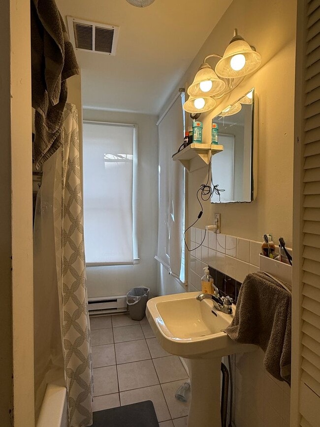 Building Photo - 137 E Market St