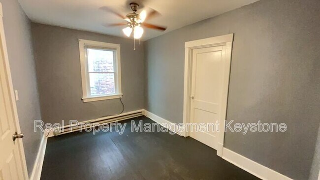 Foto del edificio - 217 Spencer Ave