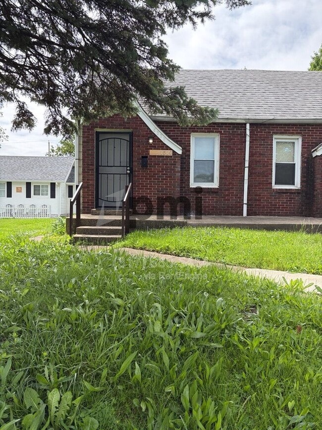 Building Photo - 1512 N Gladstone Ave