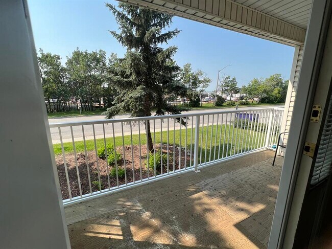 Building Photo - 2 Bed 1 Bath Unit in Olds, AB
