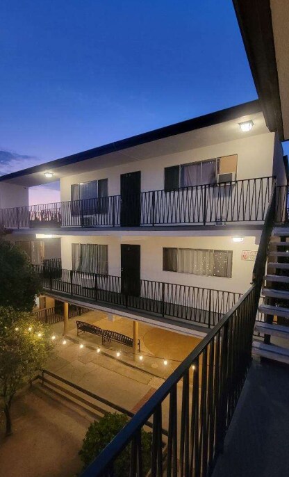Foto del edificio - 4075 Oakwood Ave