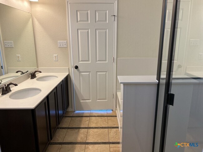 Foto del edificio - 8902 Bowfield Dr