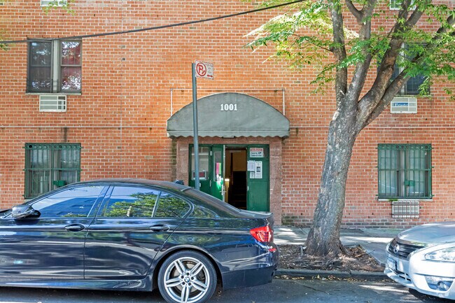 eNTRANCE - 1001 Findlay Ave