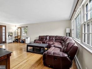 Building Photo - 8 Colesbery Dr