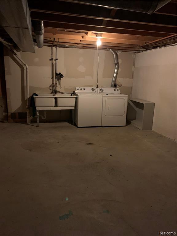 Building Photo - 6634 Maple Lakes Dr