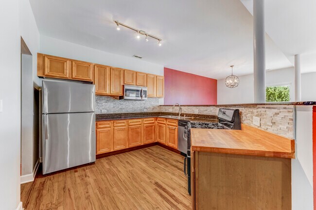 Foto del edificio - 102 N Hamlin Ave