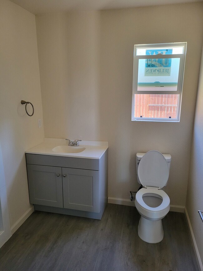 Foto del edificio - 325 D St