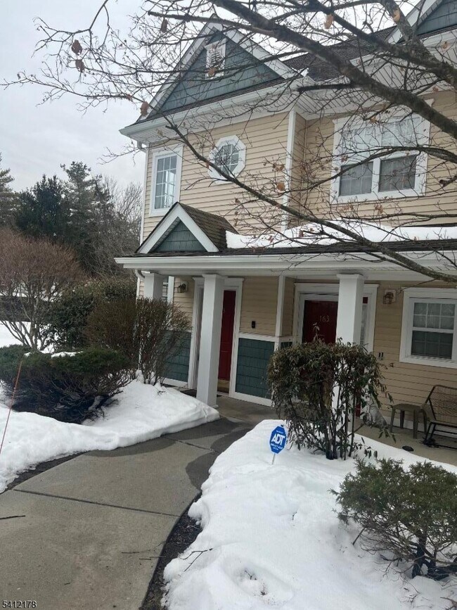 Foto del edificio - 263 Old Farm Dr