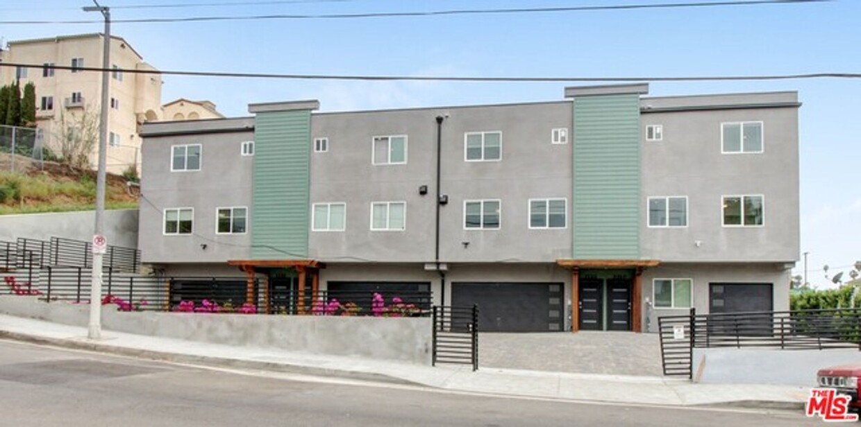 Primary Photo - 3320 E 6th St