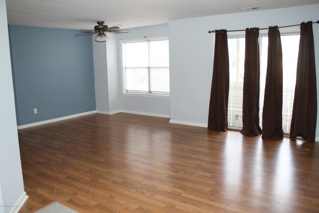 Building Photo - 566 Applewood Ct
