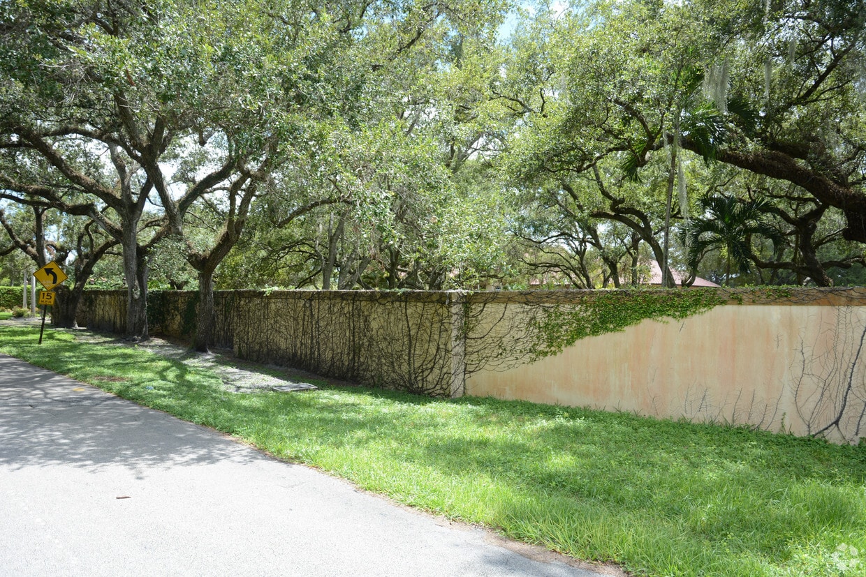 Foto del edificio - 5850 Oak St