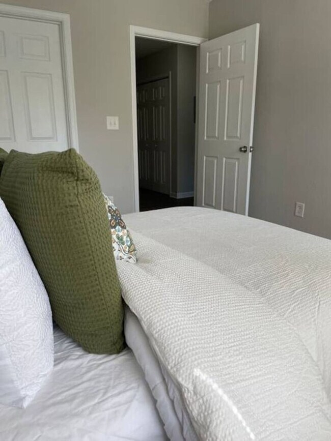 Building Photo - 3500 Clover Rd