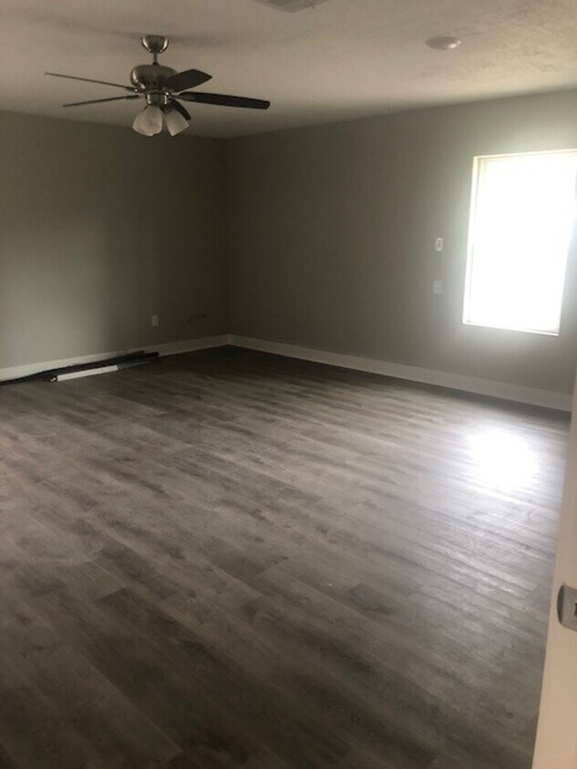 Primary Photo - Newly renovated home located in the Sour L...