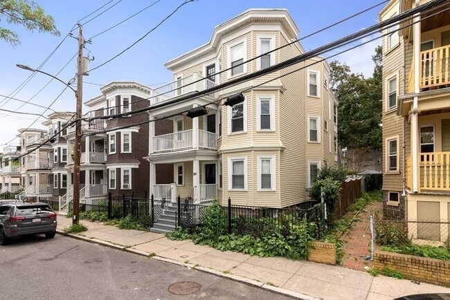 Photo - 389 Centre St Apartment