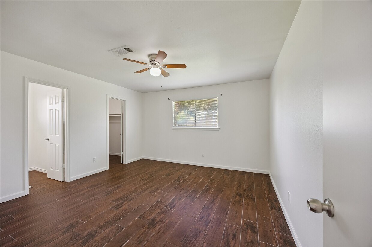 Foto del edificio - 1217 E Brown Ln
