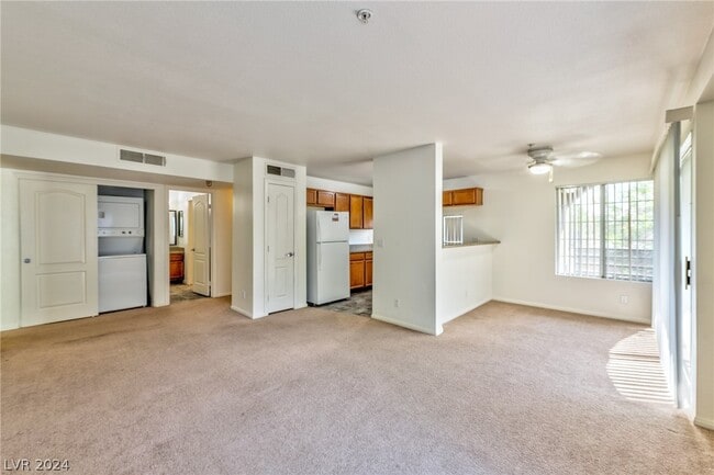 Building Photo - 2101 Blue Breeze Dr