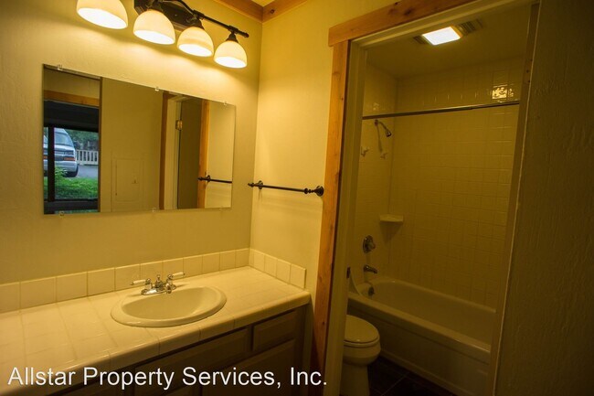 Building Photo - 1 br, 1 bath House - 340 W River St. #109